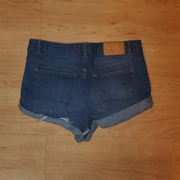 Booty shorts - Picture 3 of 3